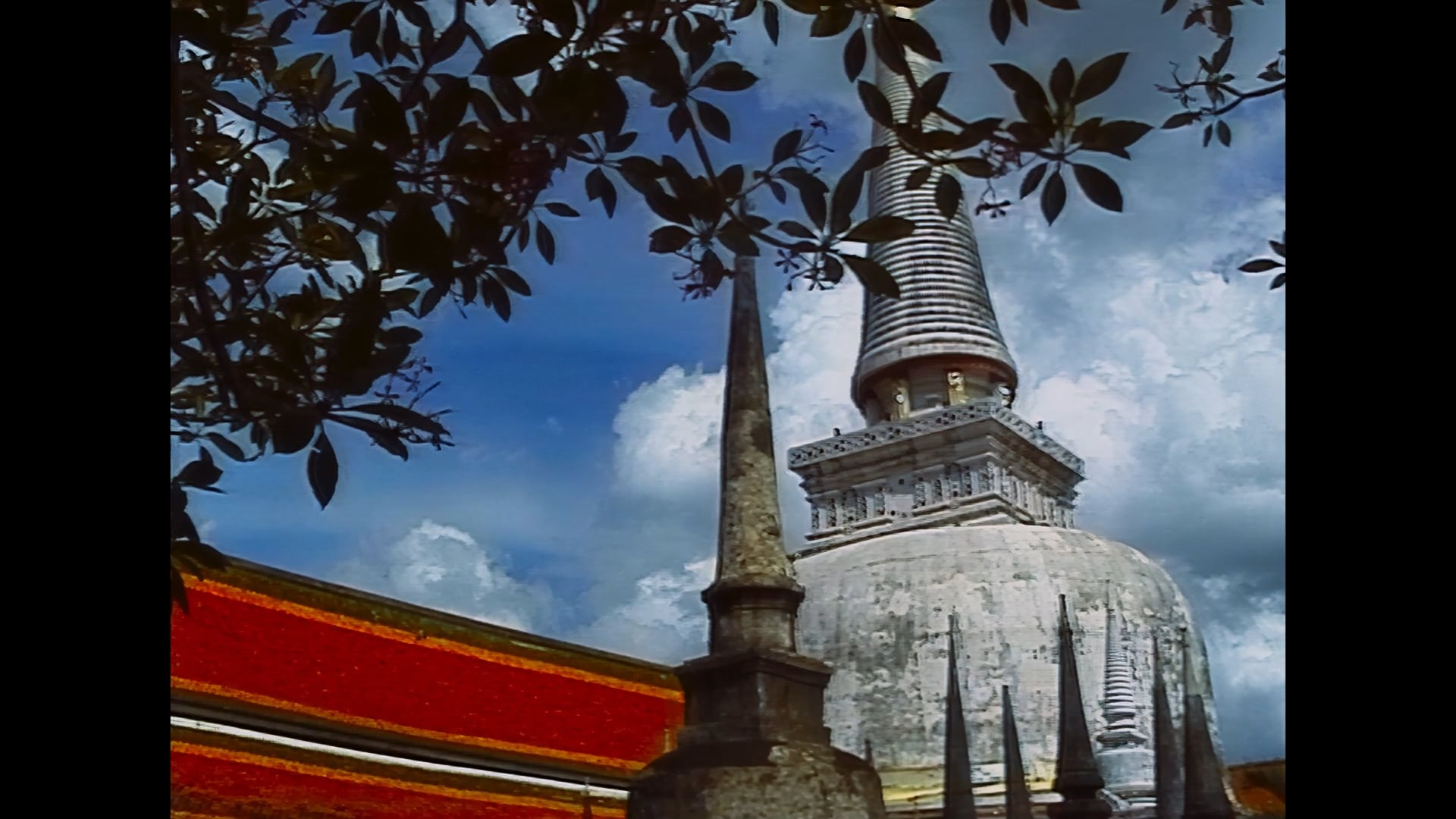 Thunderstorm at Wat Phra Mahathat Woramahawihan